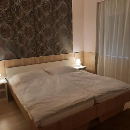 Fenyo Apartman *
